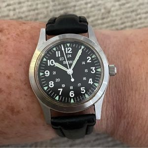BENRUS Collectible Vintage Stainless Mid Size Watch.